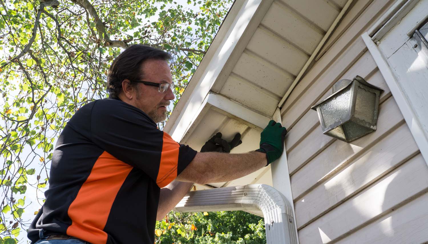 contractor is installing vinyl siding on a new home in san antonio